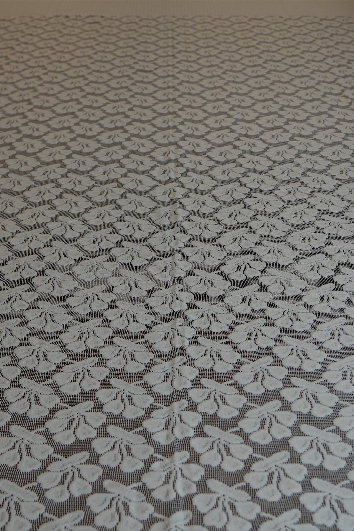 Ivory Floral Bow Lace Table Sheet (6 Seater)