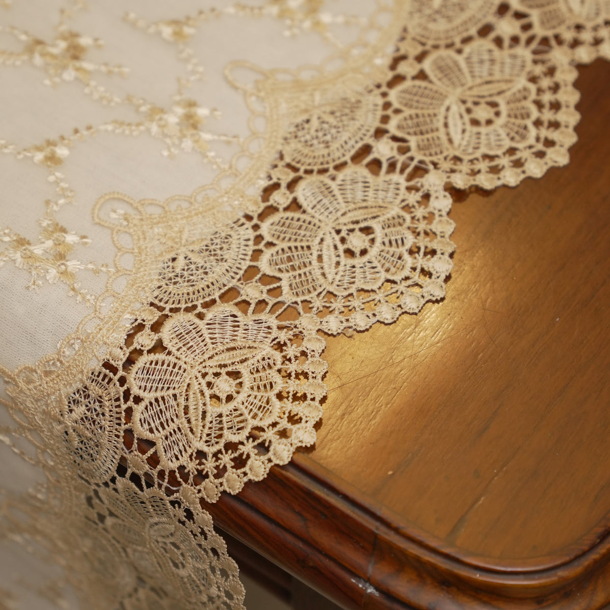 Scalloped lace border at the table edge