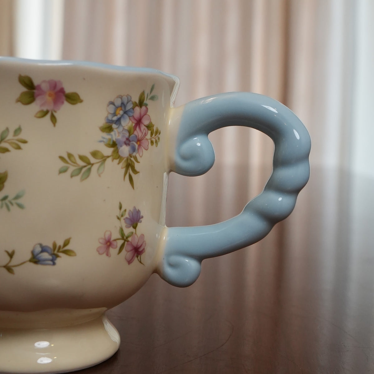 Cottage Bloom Ceramic Mug with Blue Twisted Handle (Set of 2)
