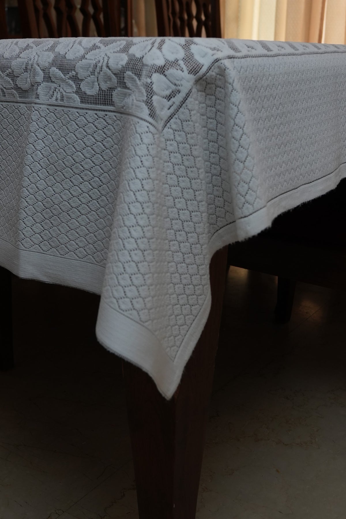 White Floral Bow Lace Table Sheet (6 Seater)
