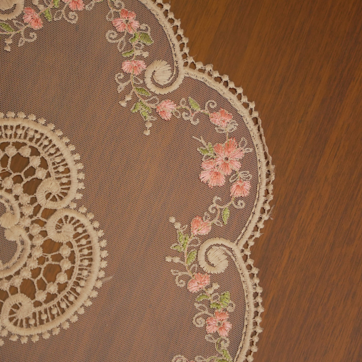 Gold Quatrefoil Lace & Pink Floral Small Round Table Mat (Set of 2)