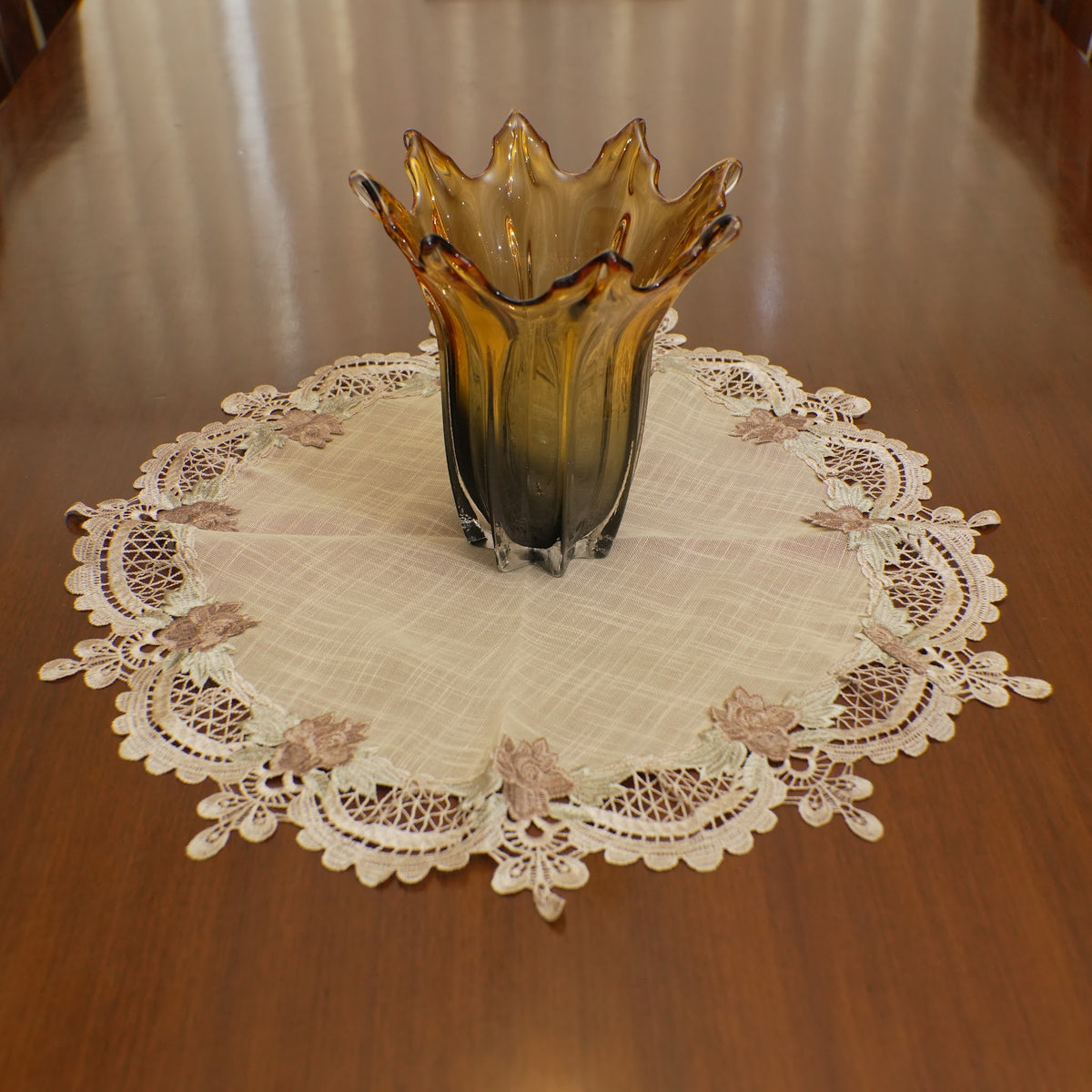 Mauve Flower Cutwork Lace Large Round Table Mat (Single)