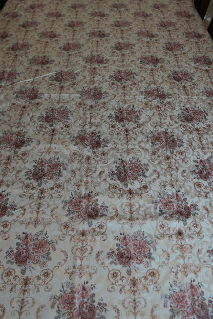 Vintage Rose Jacquard Table Sheet with Lace Edge (6 Seater)