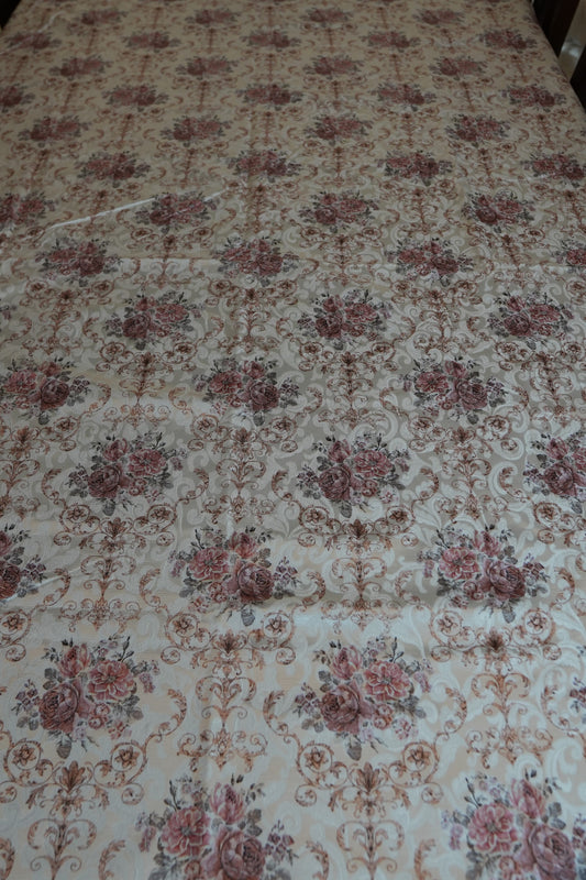 Vintage Rose Jacquard Table Sheet with Lace Edge (6 Seater)