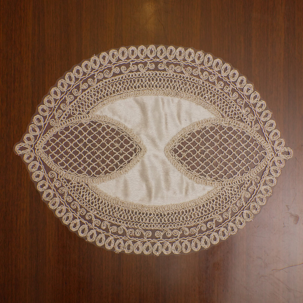 Ivory Satin Petal Lattice Lace Oval Table Mat (Set of 2)