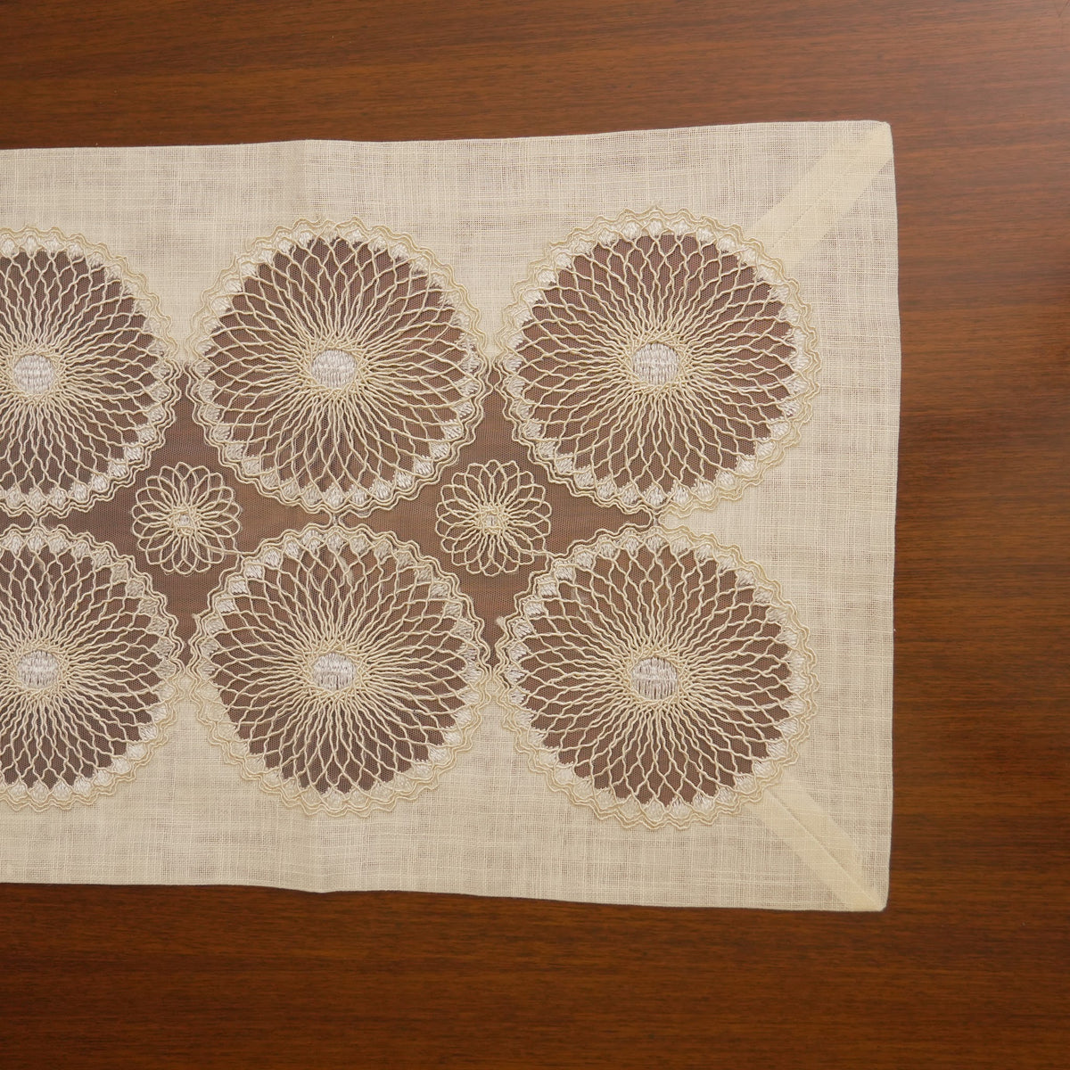 Runner laid flat showing the circular lace medallions