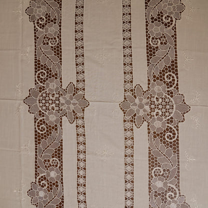 Close-up of the floral lace insert bands
