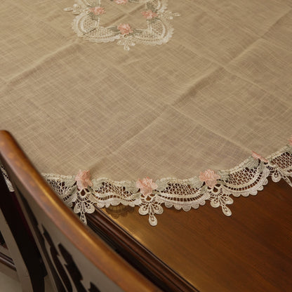 Edge of the round table sheet with scalloped lace