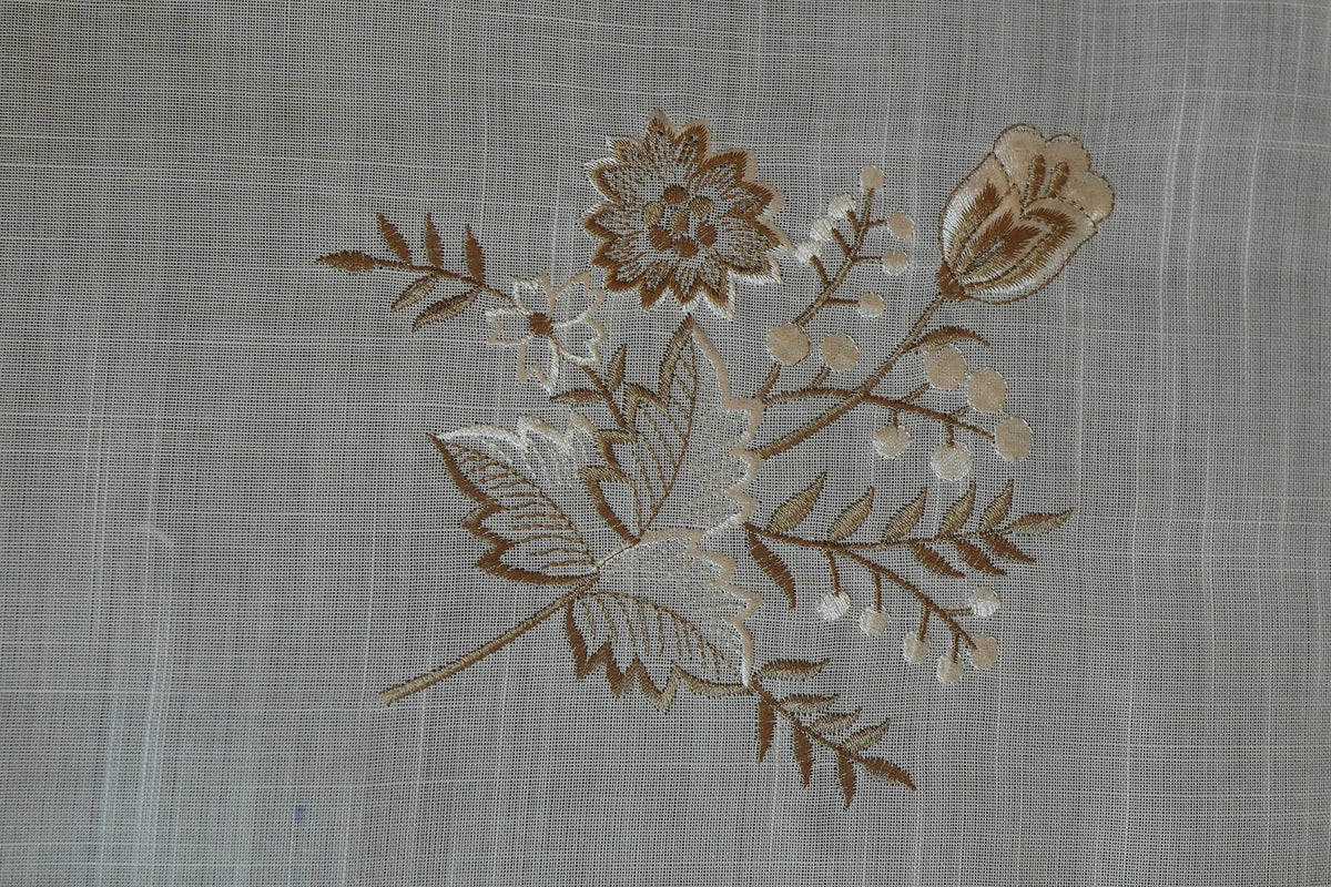 Ivory Embroidered Floral Spray Linen Table Sheet (6 Seater)