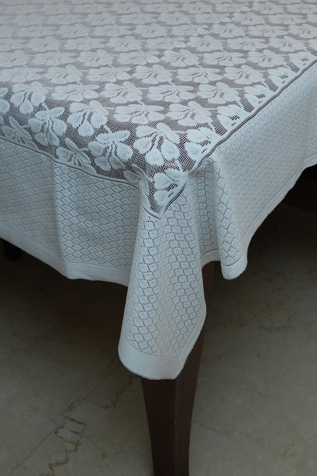 White Floral Bow Lace Table Sheet (6 Seater)