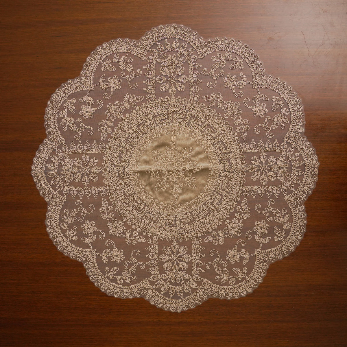 Gold Satin Centre Greek Key Lace XL Round Table Mat (Single)