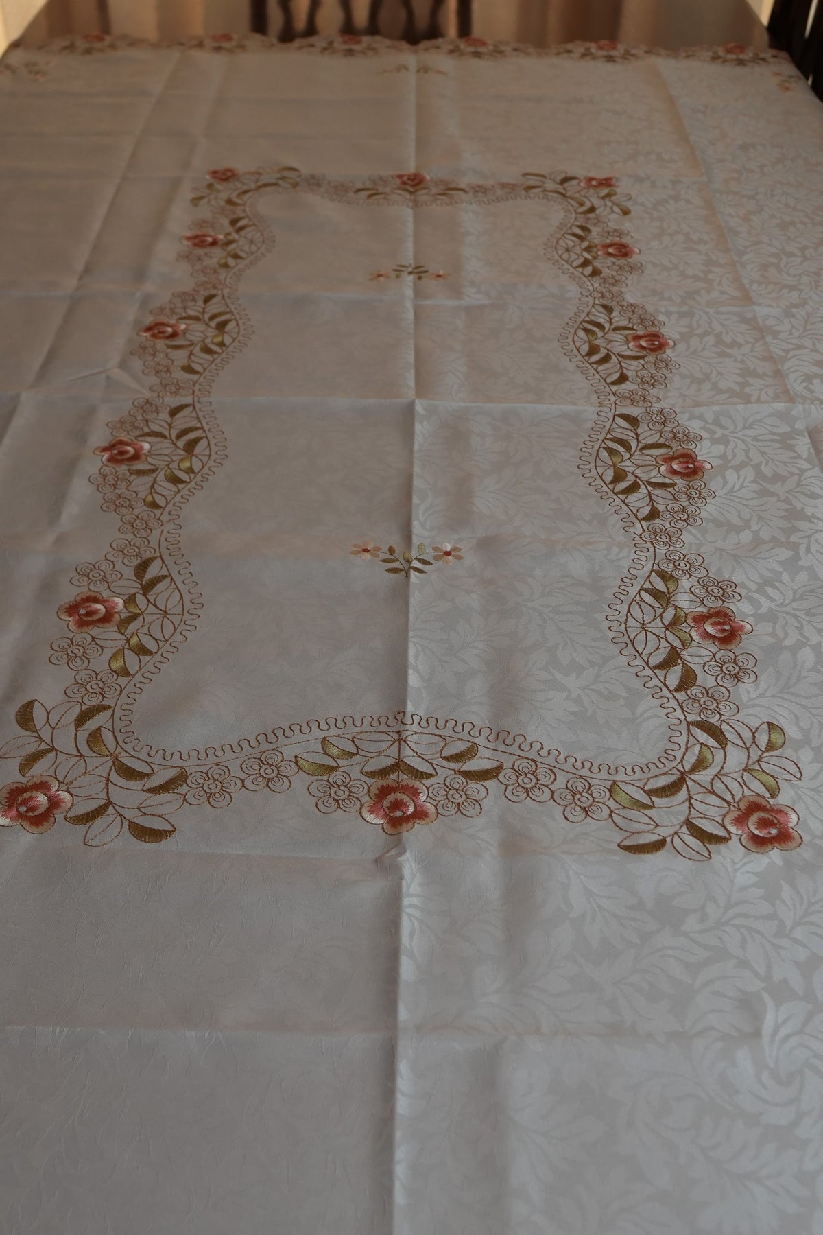 Pink Rose Embroidered Cutwork White Table Sheet (6 Seater)