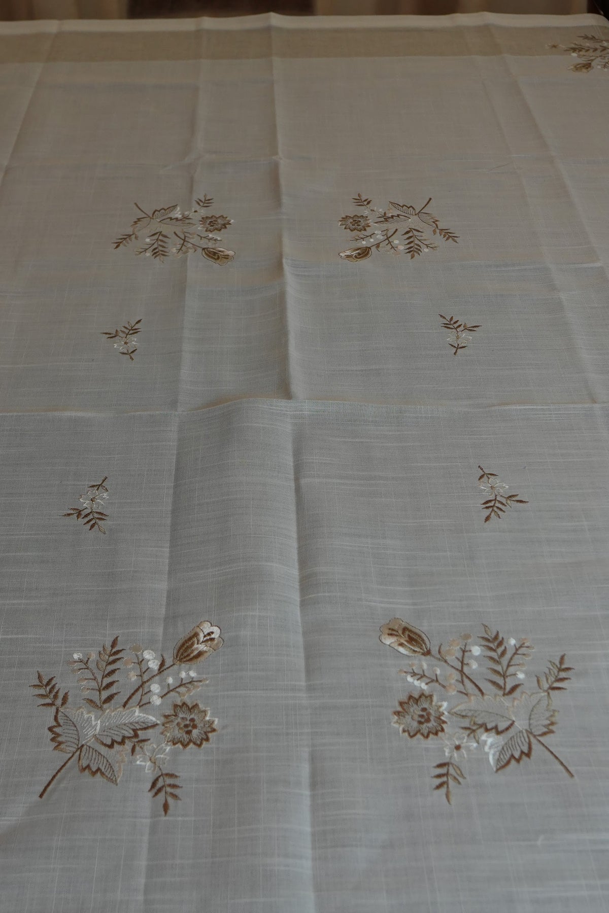 Ivory Embroidered Floral Spray Linen Table Sheet (6 Seater)