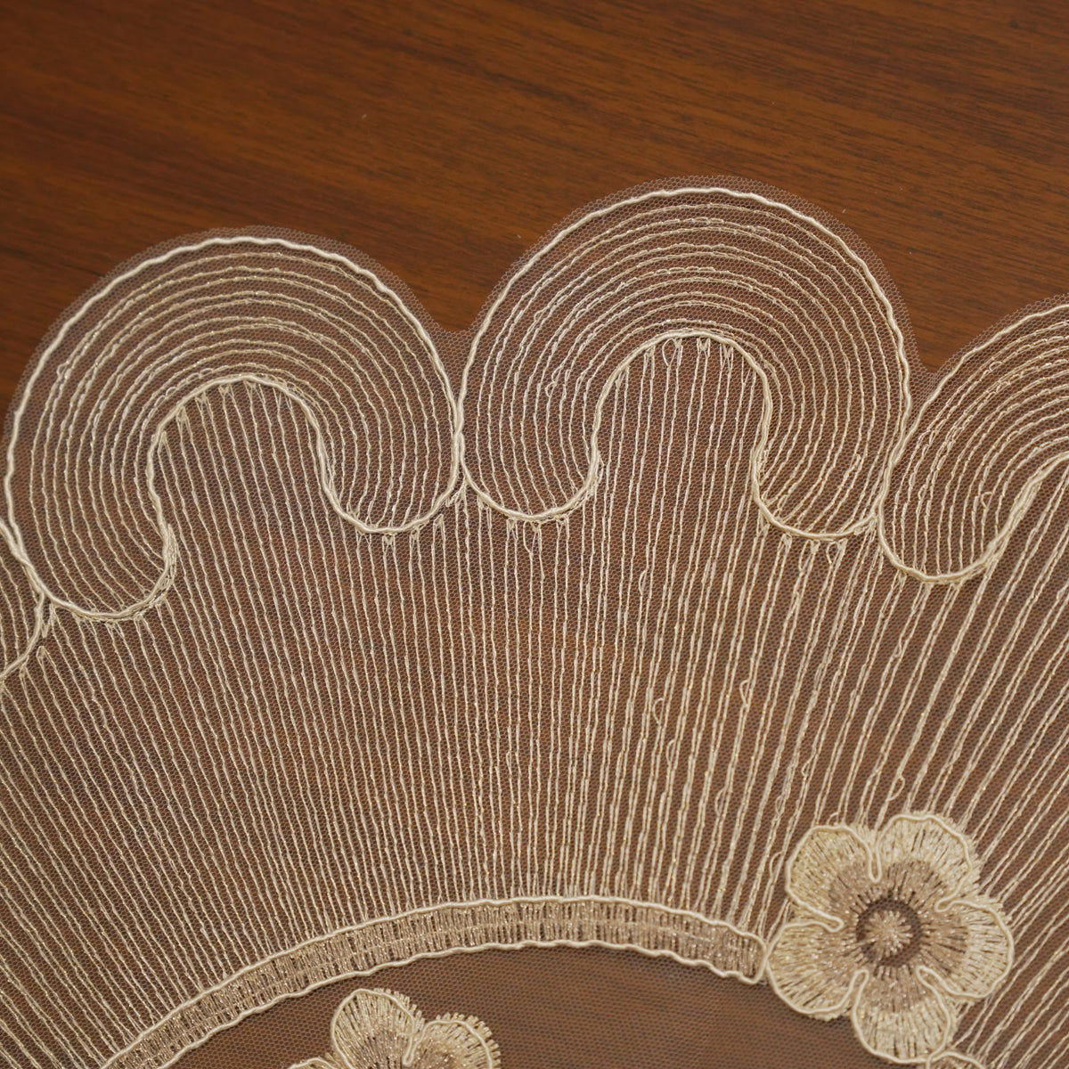 Ivory Sunburst Flower Sheer XL Round Table Mat (Single)