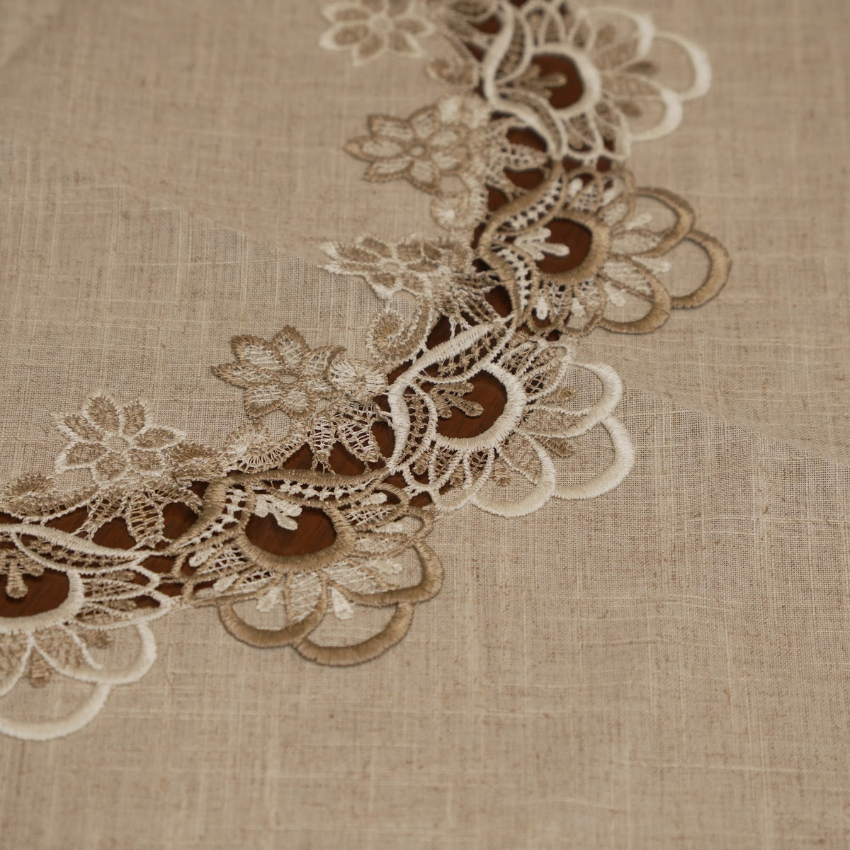 Close-up of the lace centre ring in cream and brown
