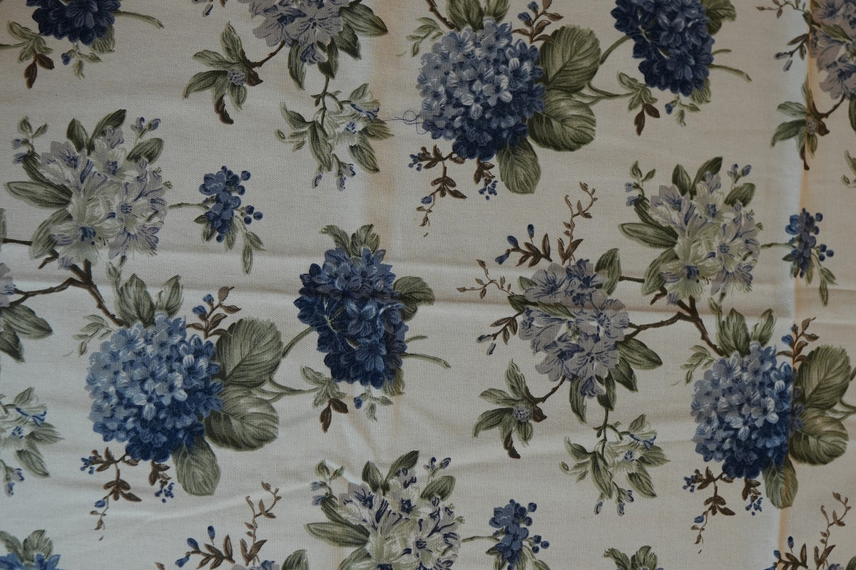 Blue Hydrangea Print Table Sheet with Blue Border (6 Seater)