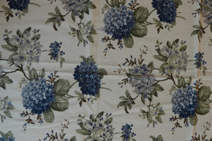 Blue Hydrangea Print Table Sheet with Blue Border (6 Seater)