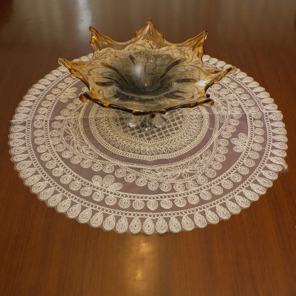 Beige Lattice Rose Ring Lace XL Round Table Mat (Single)