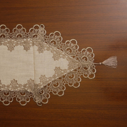 Pointed lace end of the runner with tassel