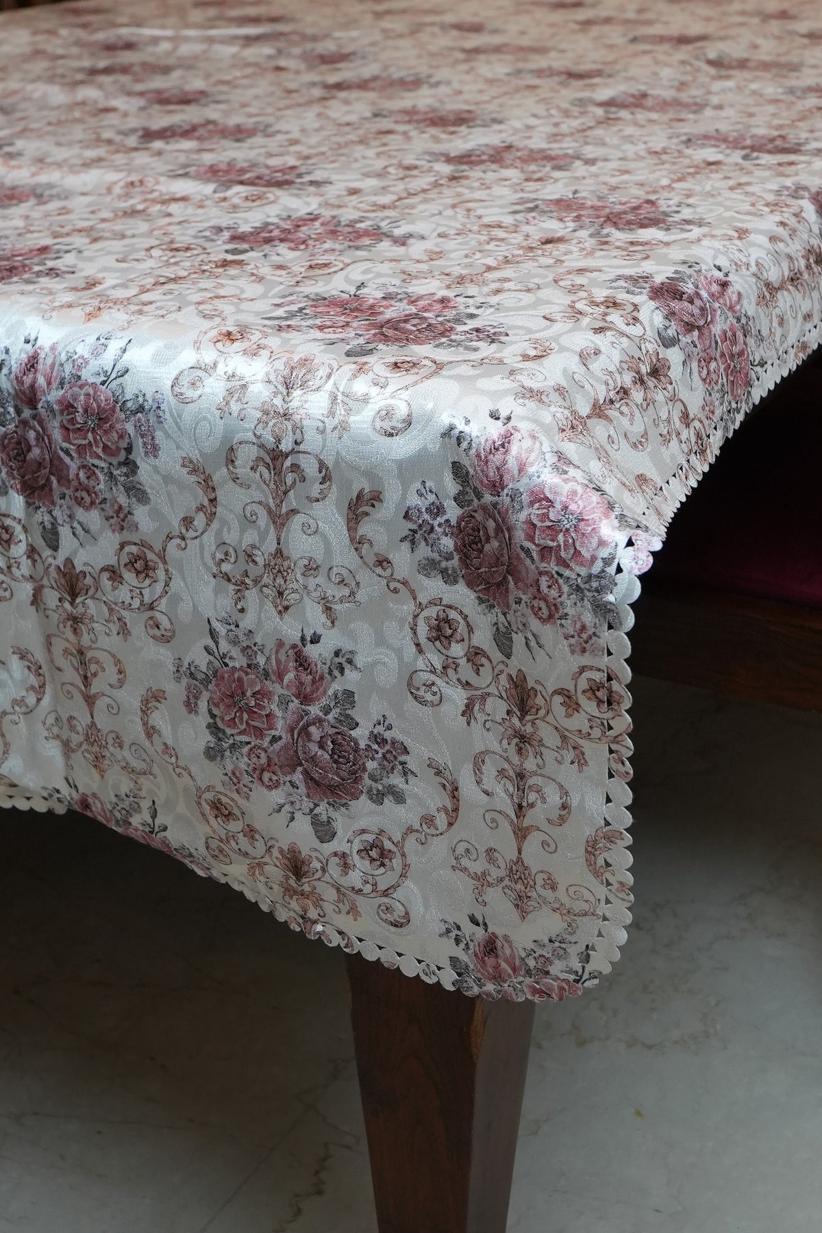 Vintage Rose Jacquard Table Sheet with Lace Edge (6 Seater)