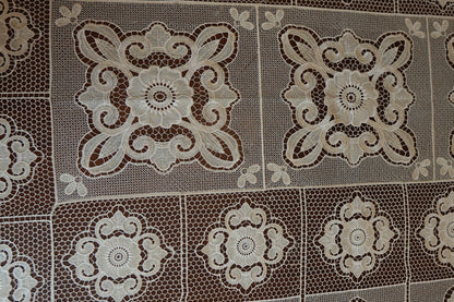 Ivory Medallion Cutwork Lace Linen Table Sheet (6 Seater)