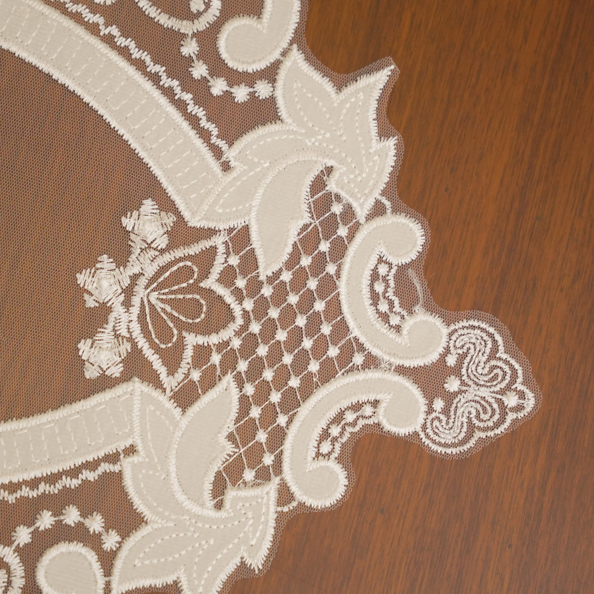 Ivory 3D Flower Sheer Oval Table Mat (Set of 2)