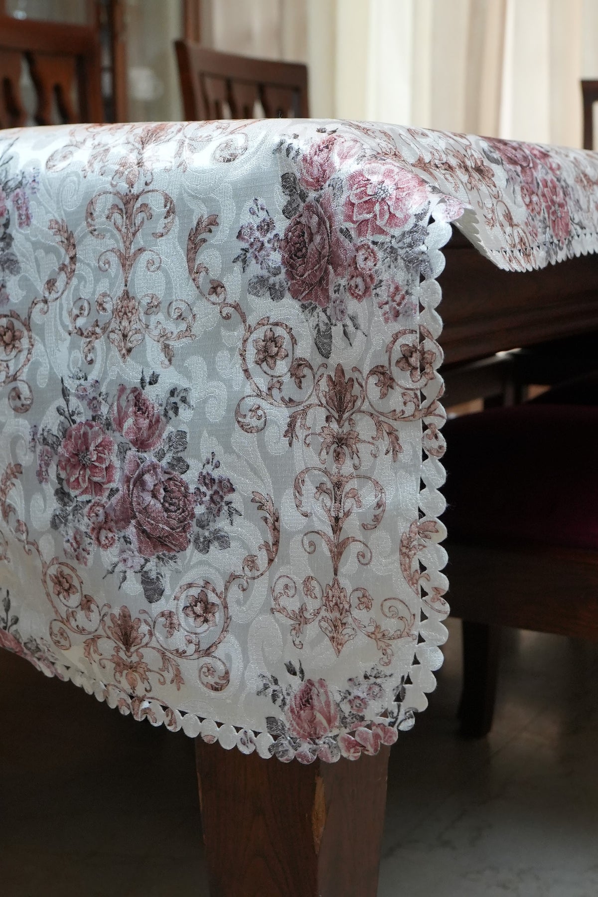 Vintage Rose Jacquard Table Sheet with Lace Edge (6 Seater)
