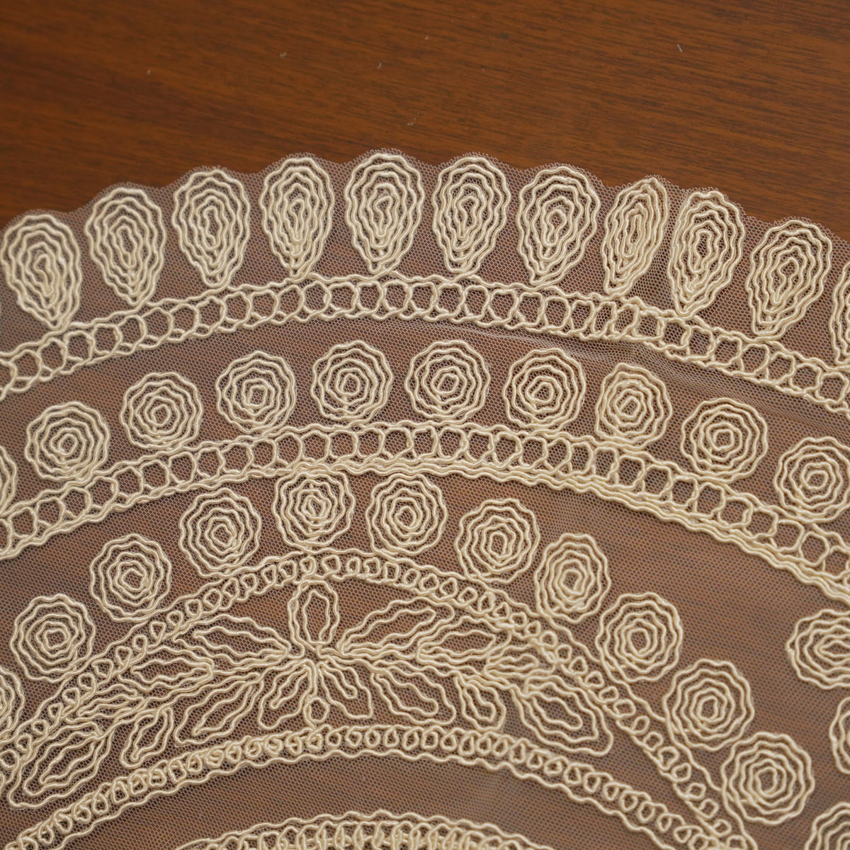 Beige Lattice Rose Ring Lace XL Round Table Mat (Single)