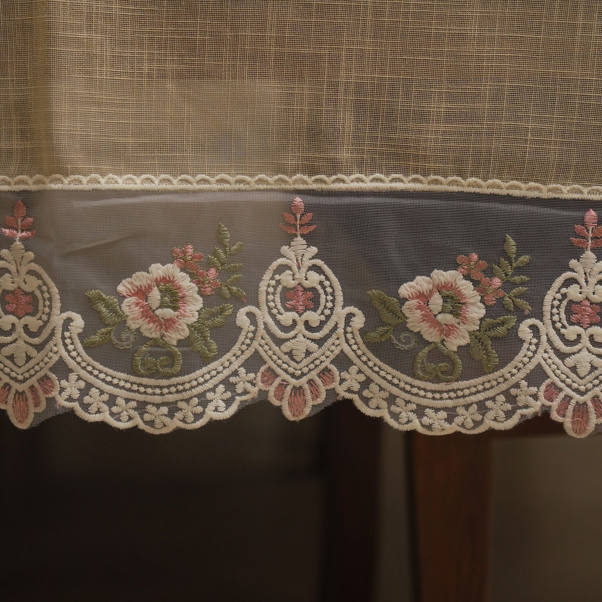Pink Rose Embroidered Organza Border Table Sheet (10 Seater)