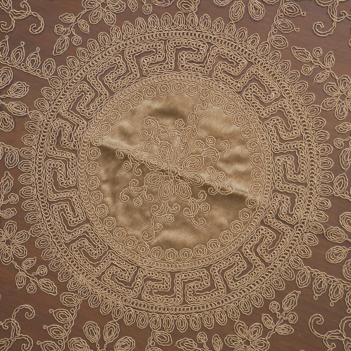 Gold Satin Centre Greek Key Lace XL Round Table Mat (Single)
