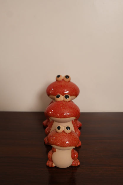 Red & Cream Frog Family Ceramic Figurine (Set of 3)