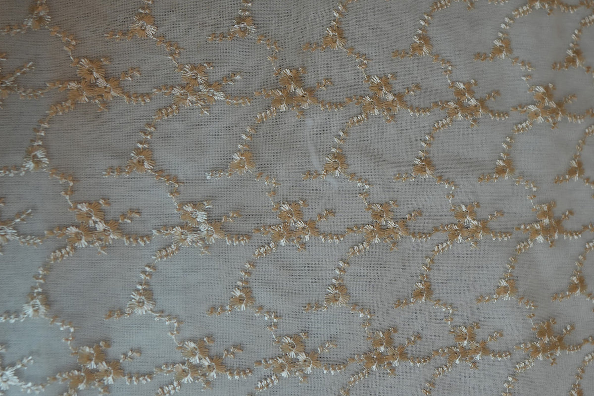 Gold Embroidered Trellis Linen Table Sheet with Lace Border (8 Seater)
