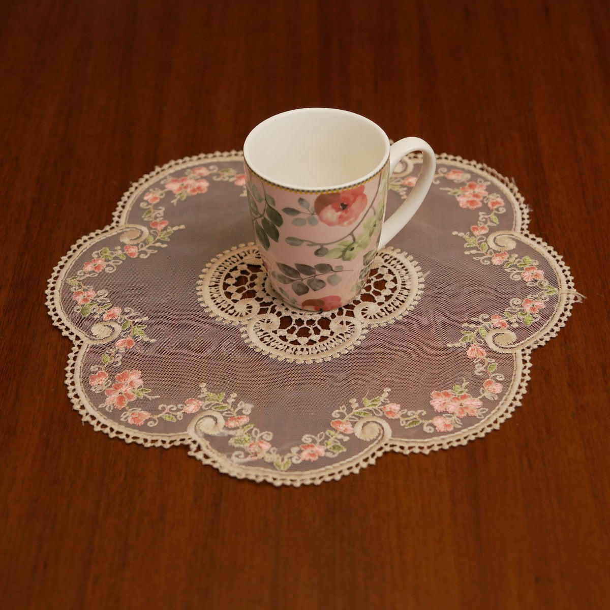 Gold Quatrefoil Lace & Pink Floral Small Round Table Mat (Set of 2)