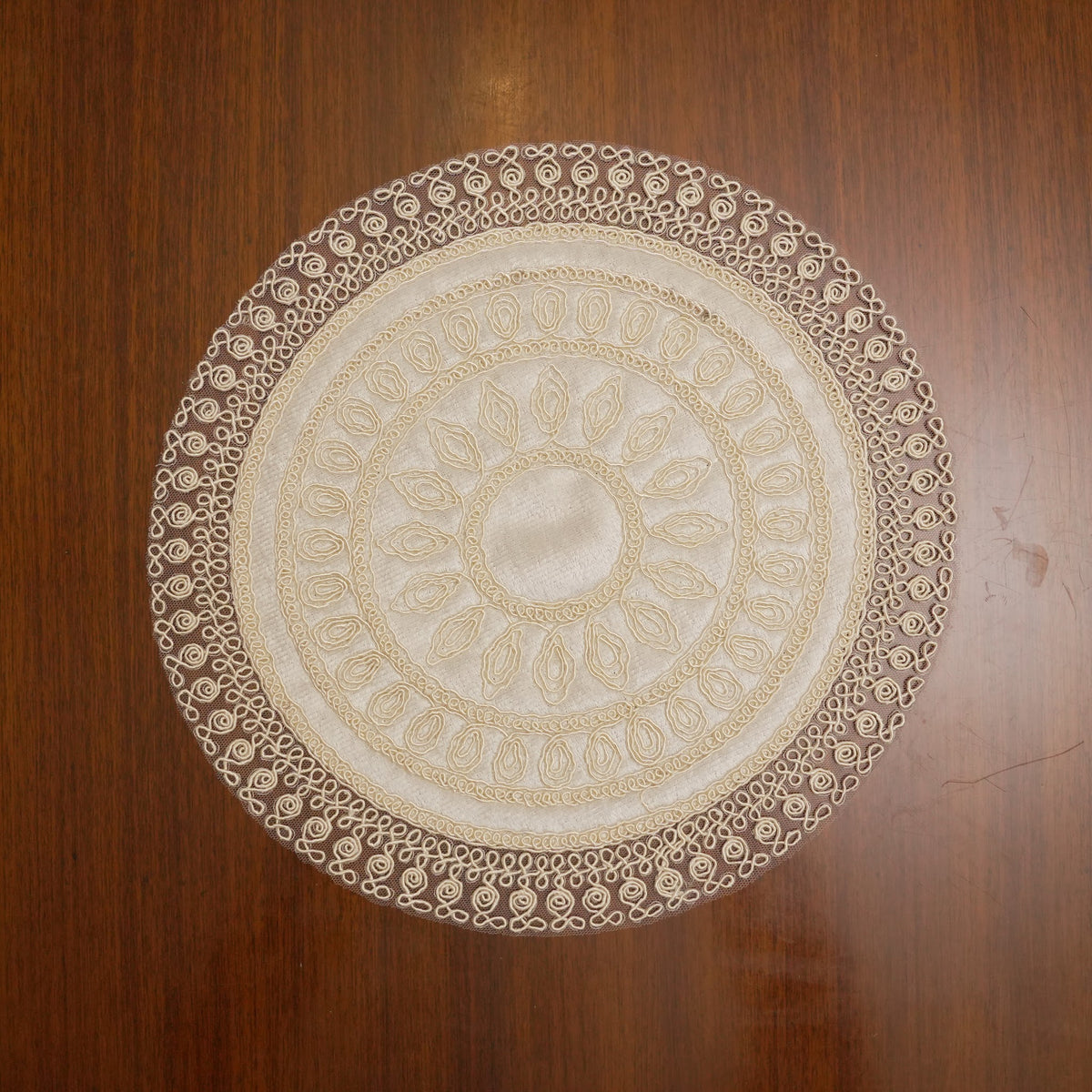 Cream Petal Ring Lace Round Table Mat (Set of 2)