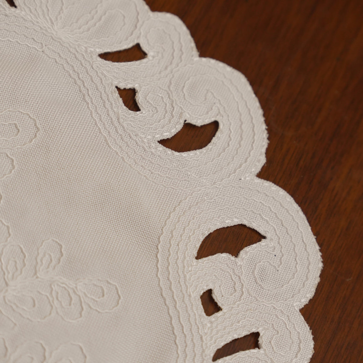 White Cutwork Embroidered Round Table Mat (Set of 2)