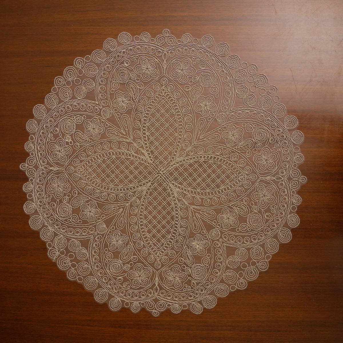 Beige Pinwheel Lattice Lace XL Round Table Mat (Single)