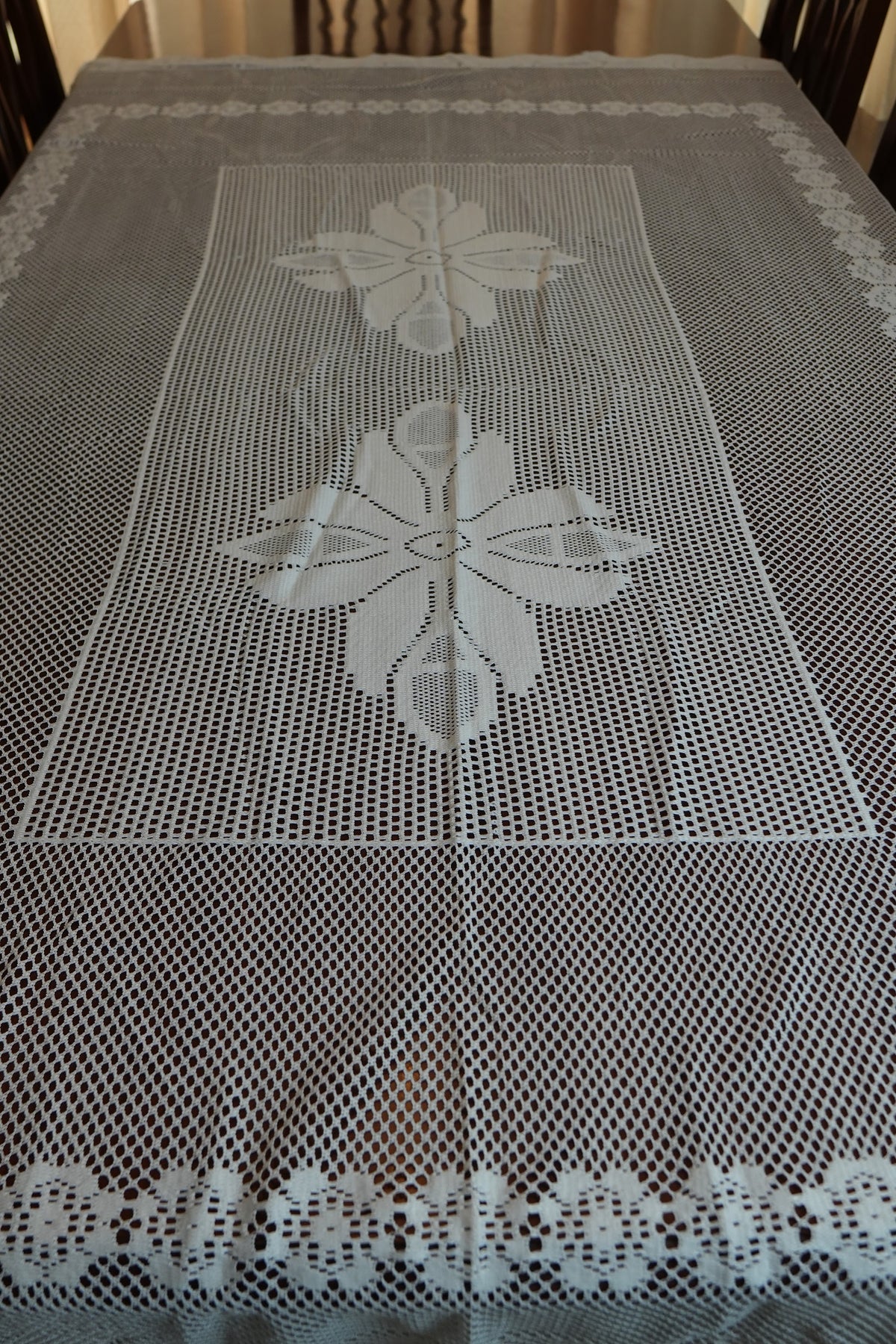 White Floral Net Lace Table Sheet (6 Seater)