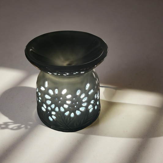 Elegant Ceramic Flower Cut Design Oil Diffuser Lamp