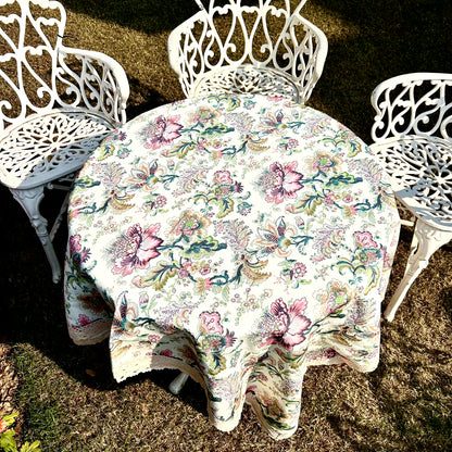 Vintage Bloom Lace-Trimmed Table Cover