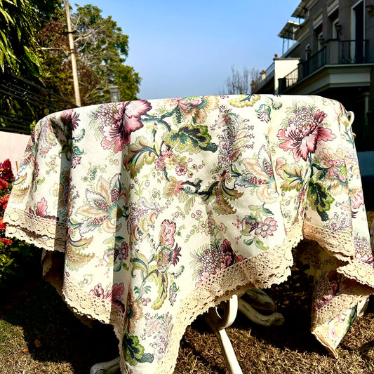 Vintage Bloom Lace-Trimmed Table Cover