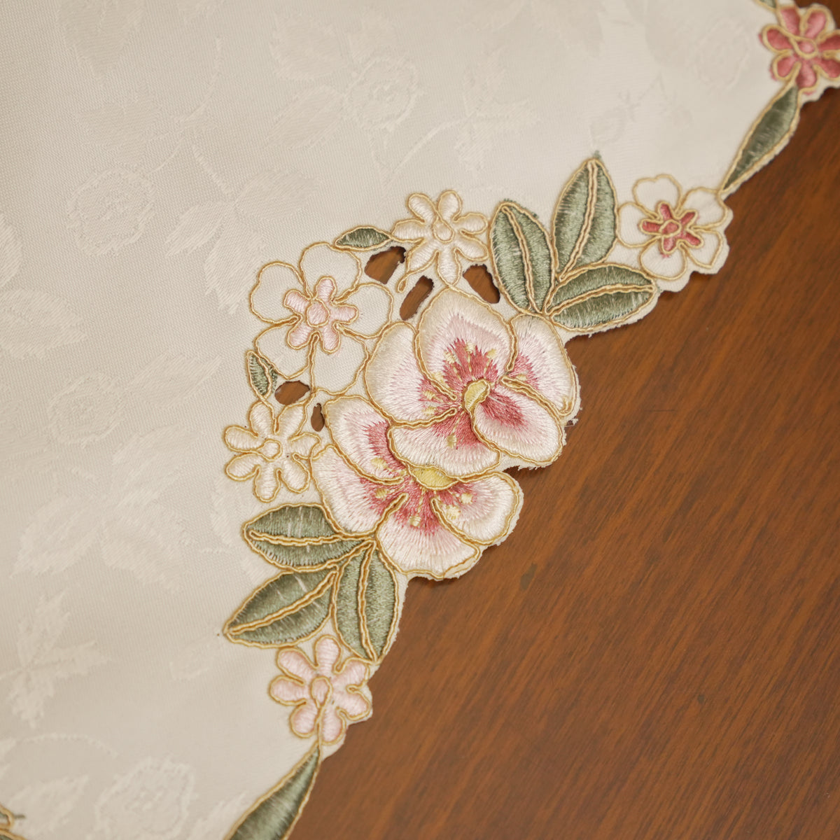 Floral Embroidered Table Mat (Set of 2)