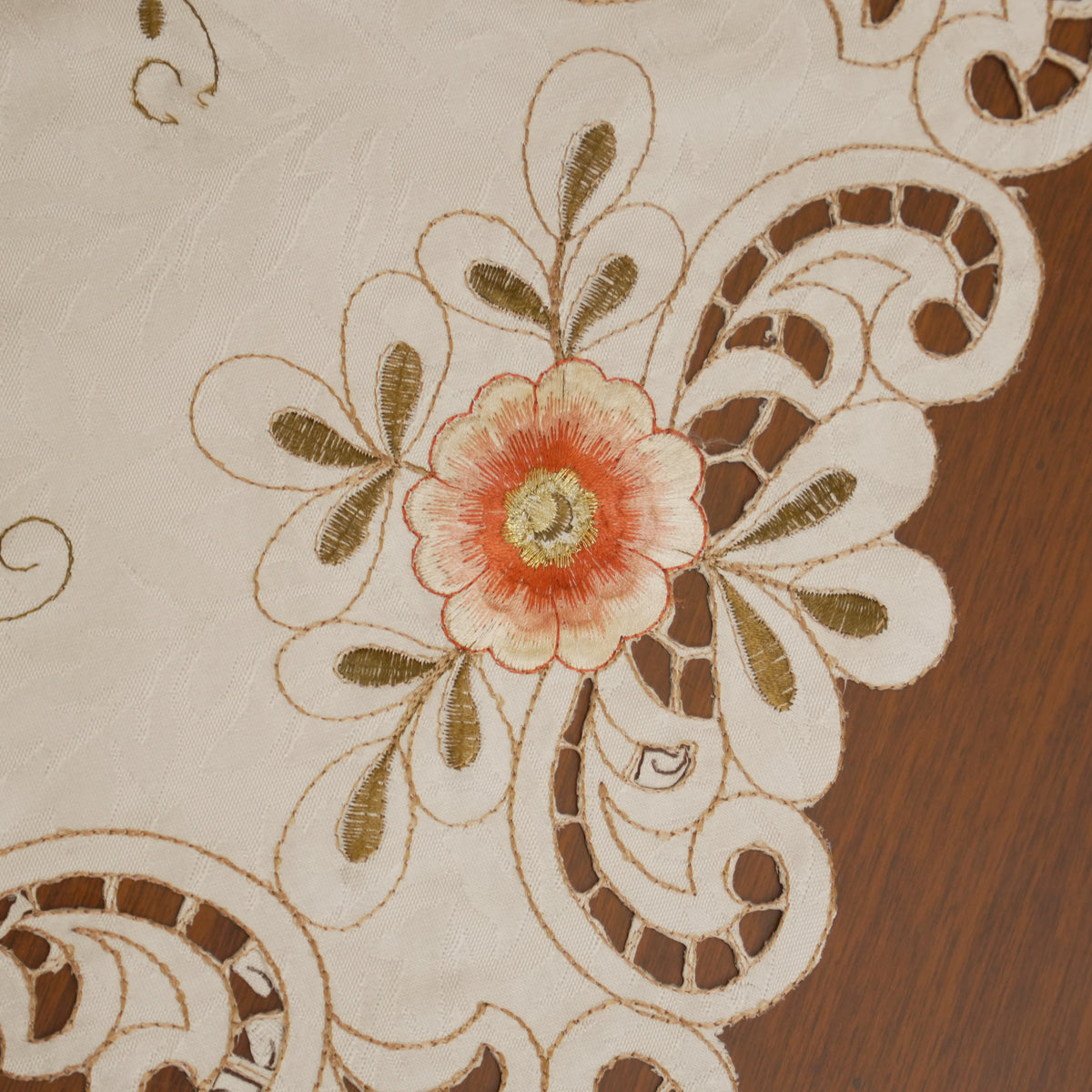 Floral Embroidered Table Mat (Set of 2)