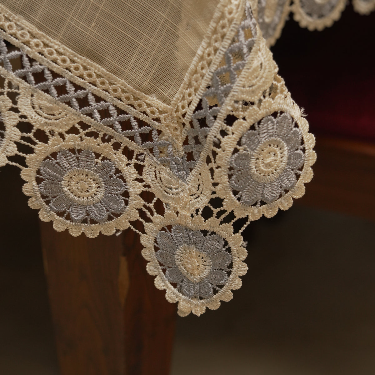 Beige Textured Table Cloth with Lace Border (8 Seater)