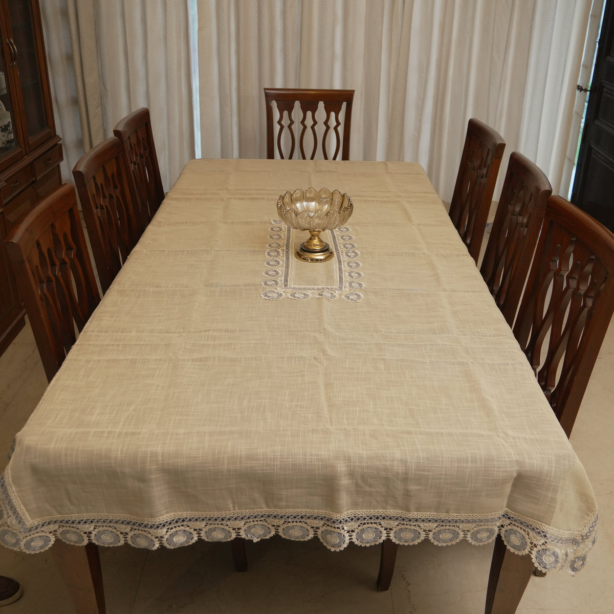 Beige Textured Table Cloth with Lace Border (8 Seater)