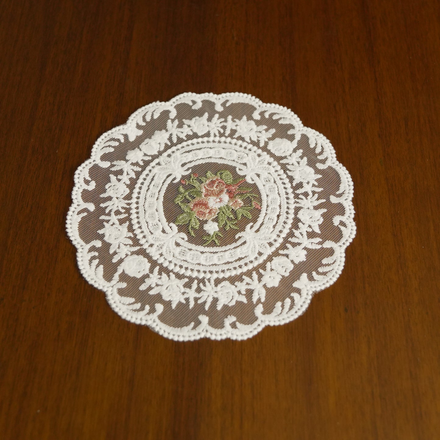 Premium White Floral Embroidered Lace Decorative Accent Mat (Set of 4)