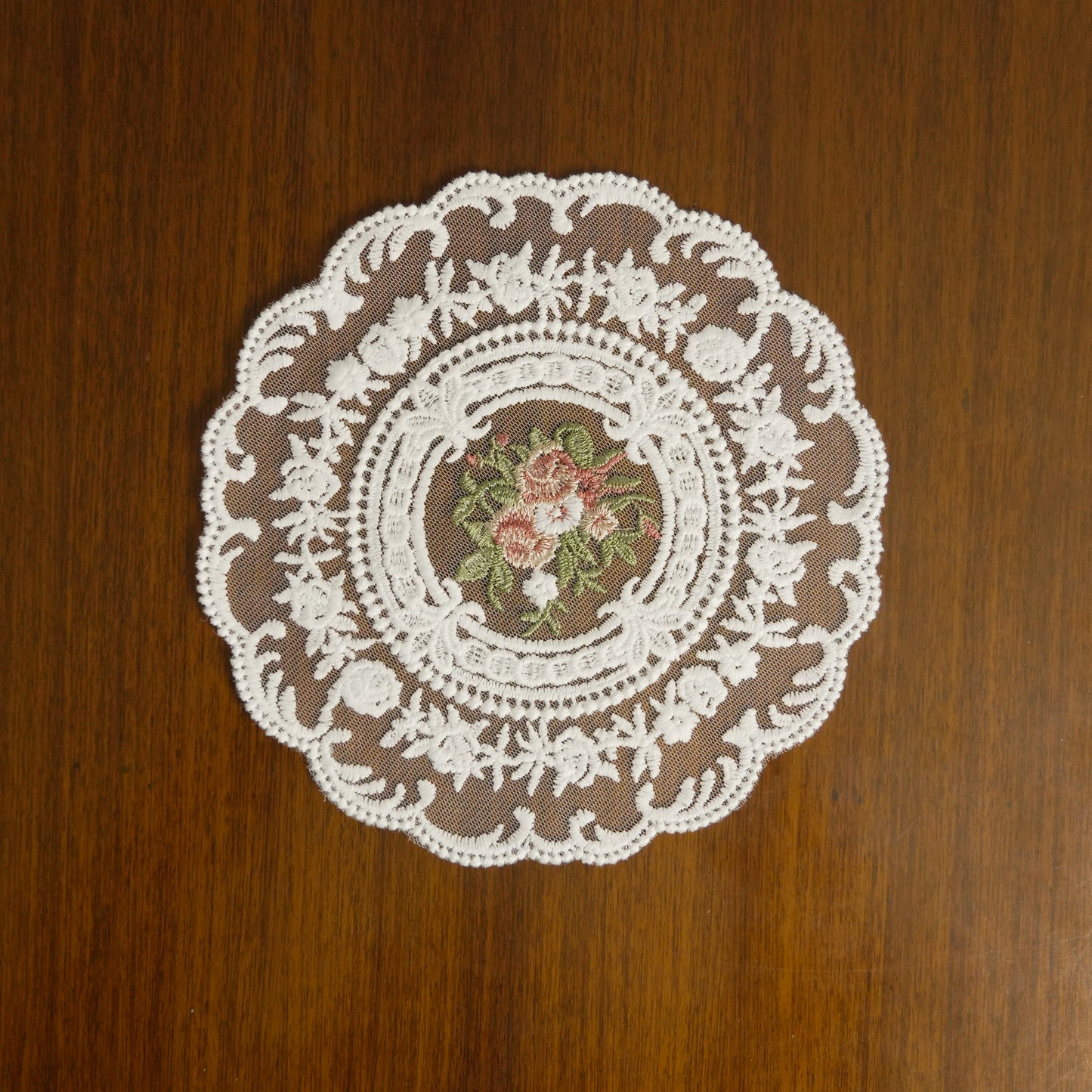 Premium White Floral Embroidered Lace Decorative Accent Mat (Set of 4)