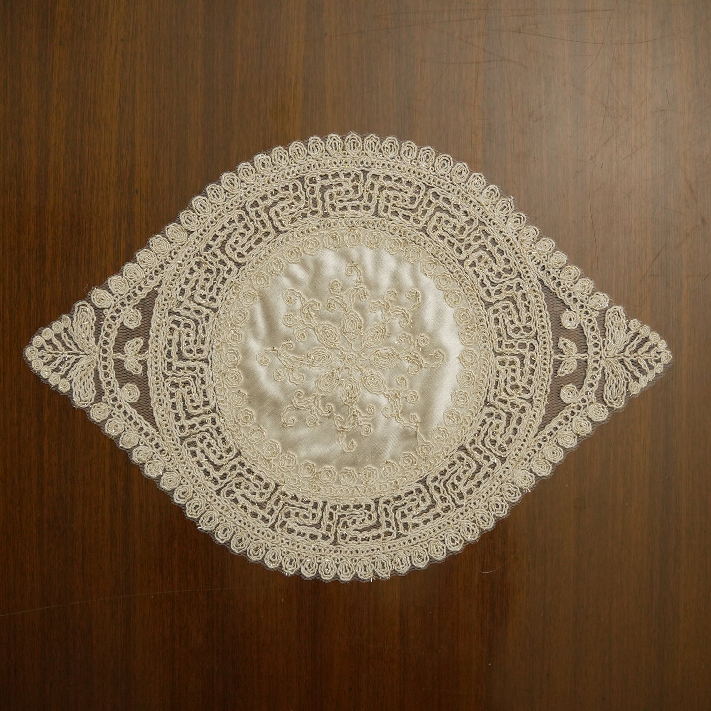 Luxury Round Embroidered Lace Table Mat (Set of 2)