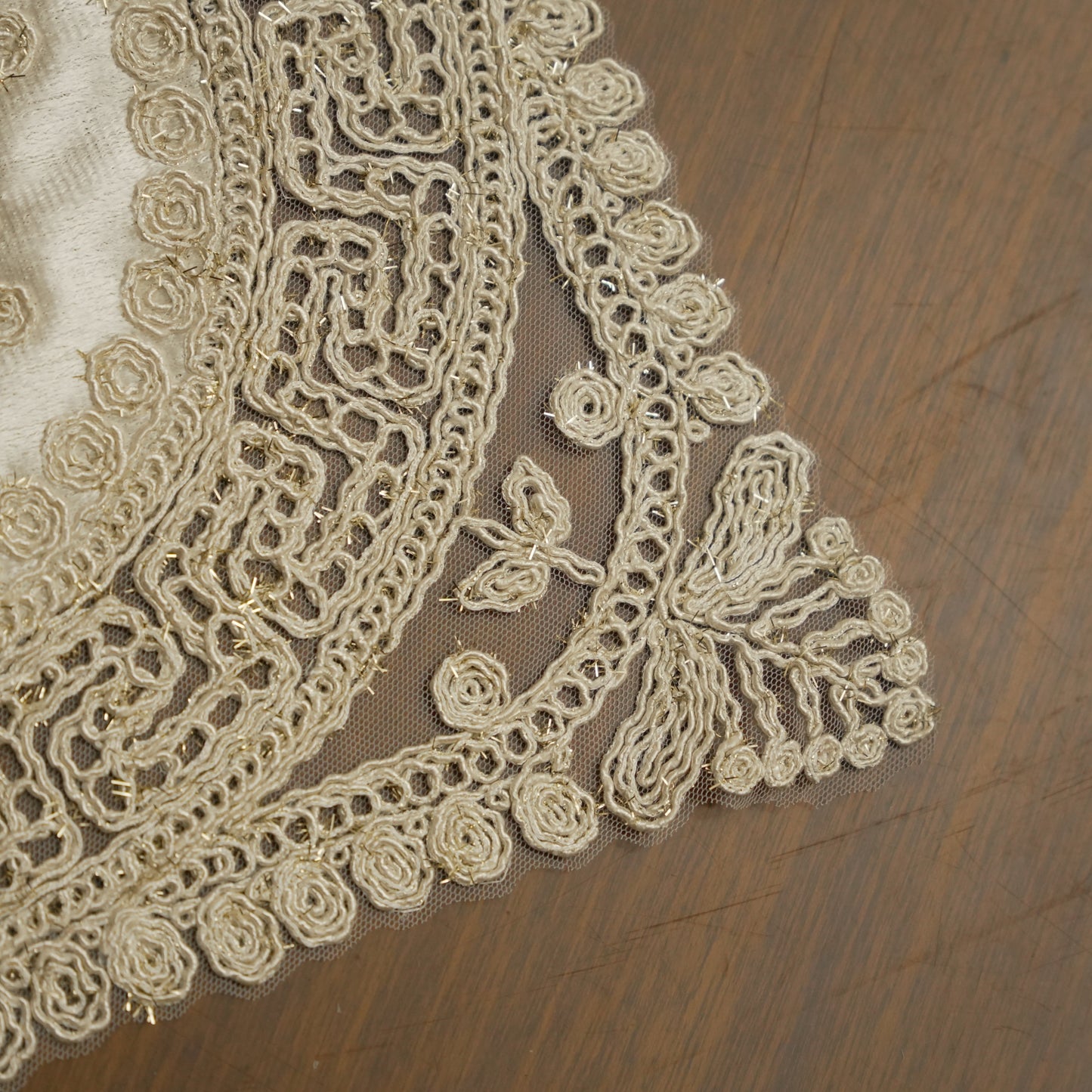 Luxury Round Embroidered Lace Table Mat (Set of 2)