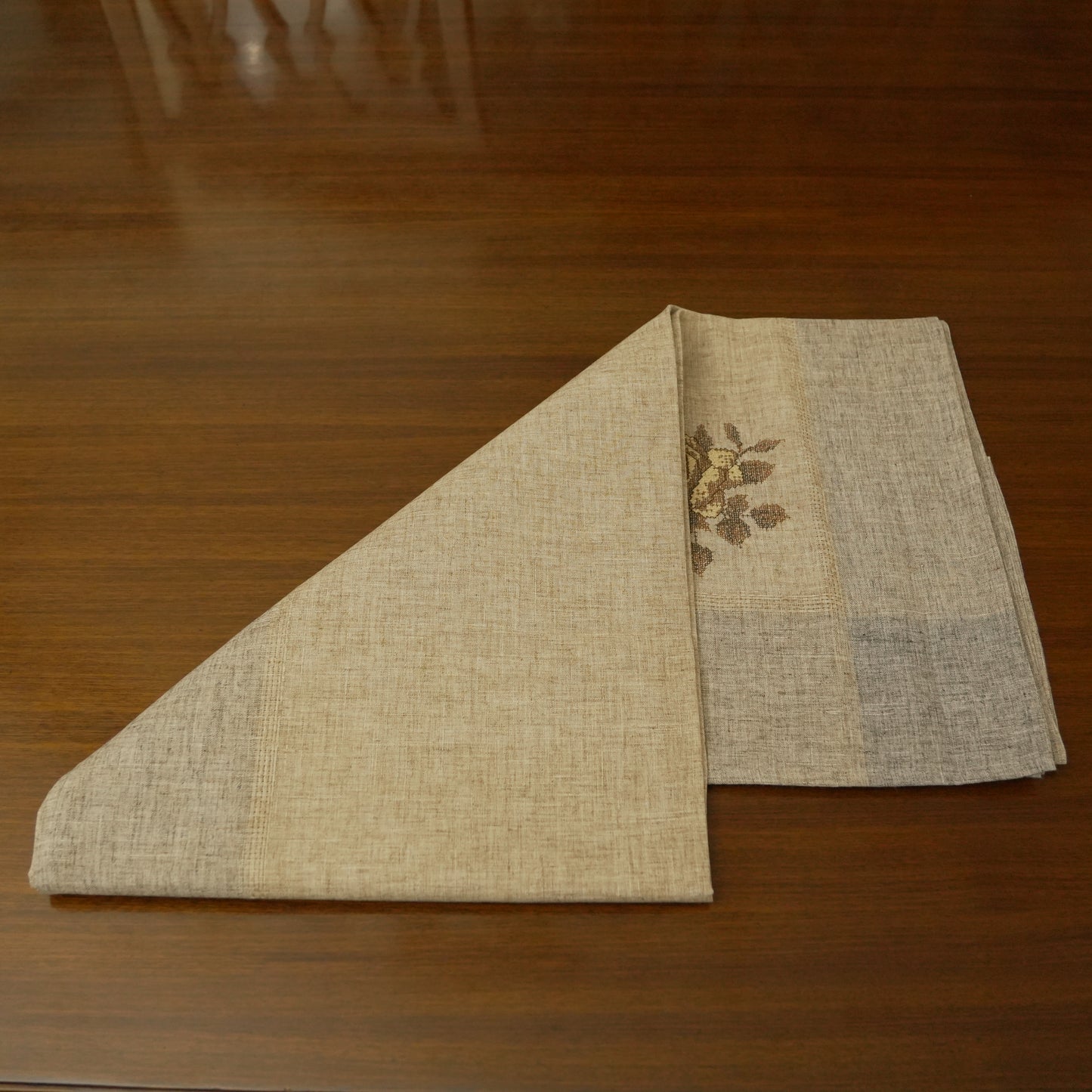 Premium Linen Look Embroidered Table Cover (6 Seater)