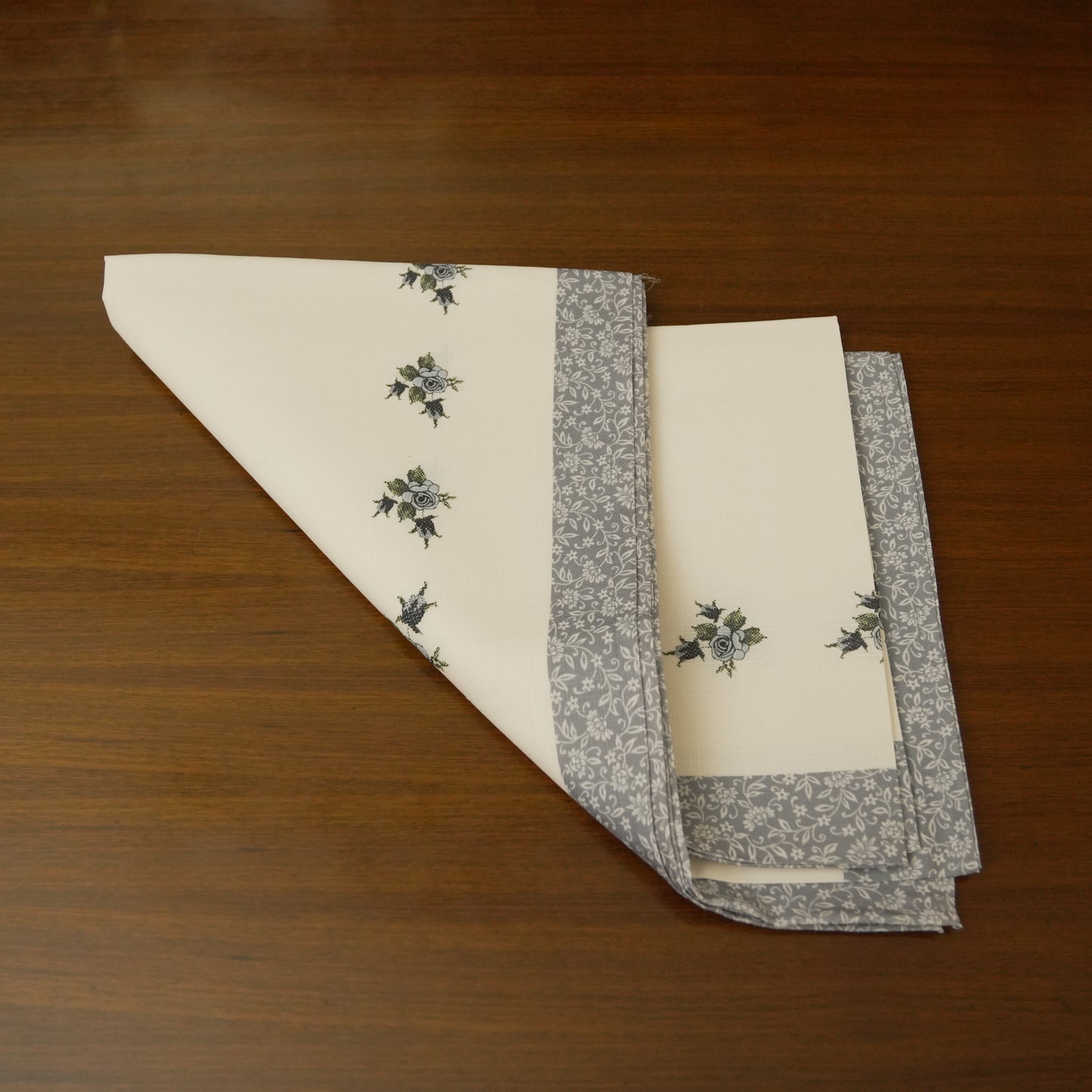 Elegant Grey Rose Printed Table Cover (6 Seater)